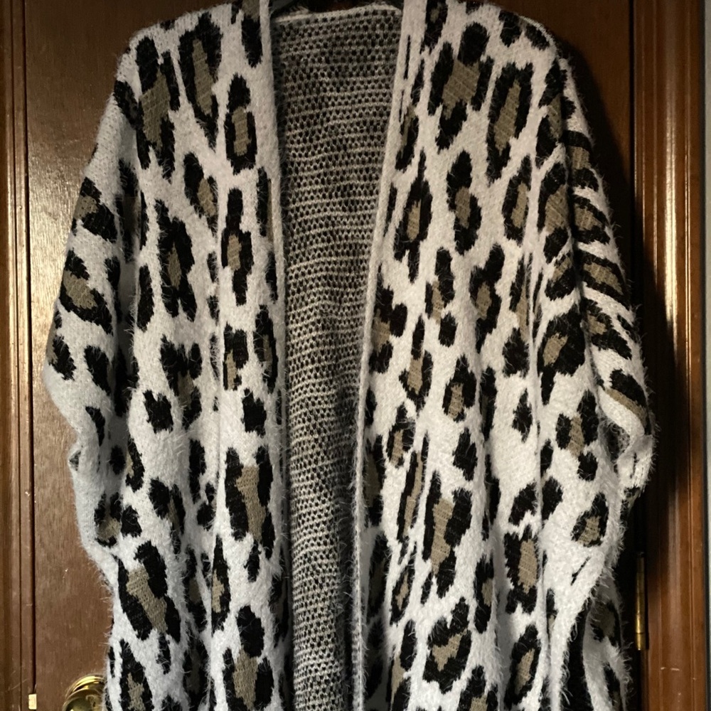 Leopard Shaw